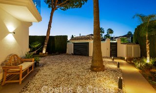 Villa andalouse de luxe prête à être emménagée, à vendre dans un quartier résidentiel sécurisé et fermé de Nueva Andalucia, Marbella 48170 
