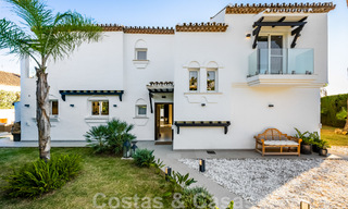 Villa andalouse de luxe prête à être emménagée, à vendre dans un quartier résidentiel sécurisé et fermé de Nueva Andalucia, Marbella 48172 
