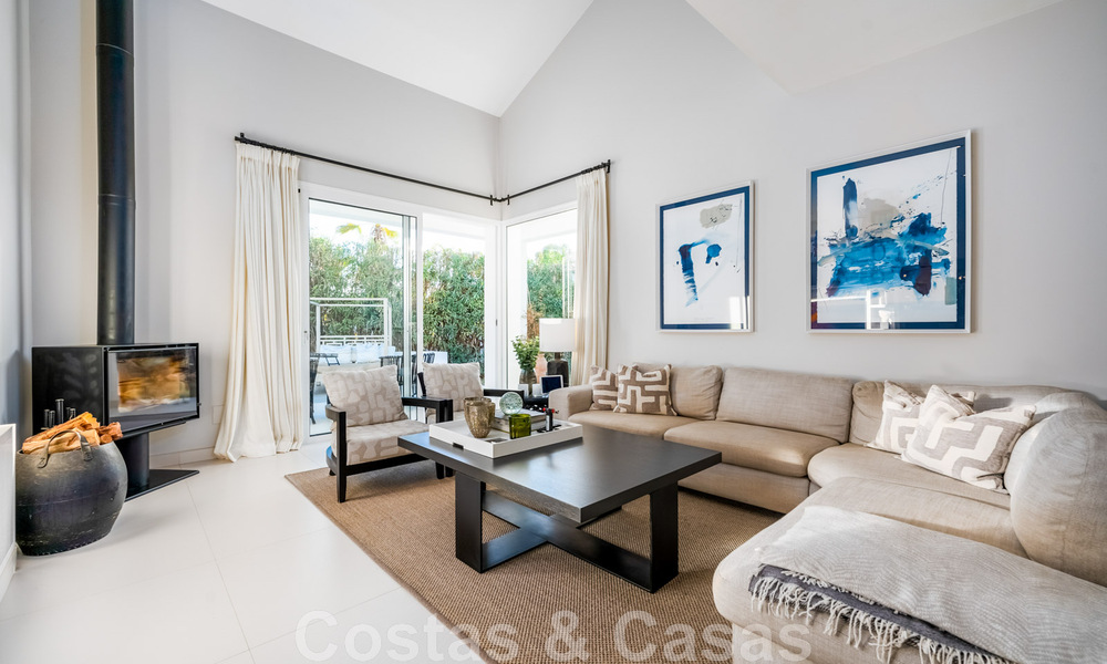 Villa andalouse de luxe prête à être emménagée, à vendre dans un quartier résidentiel sécurisé et fermé de Nueva Andalucia, Marbella 48177