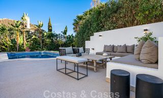 Villa andalouse de luxe prête à être emménagée, à vendre dans un quartier résidentiel sécurisé et fermé de Nueva Andalucia, Marbella 48184 