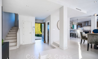 Villa andalouse de luxe prête à être emménagée, à vendre dans un quartier résidentiel sécurisé et fermé de Nueva Andalucia, Marbella 48186 