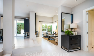 Villa andalouse de luxe prête à être emménagée, à vendre dans un quartier résidentiel sécurisé et fermé de Nueva Andalucia, Marbella 48187 