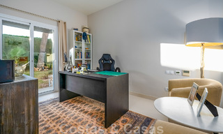 Villa andalouse de luxe prête à être emménagée, à vendre dans un quartier résidentiel sécurisé et fermé de Nueva Andalucia, Marbella 48188 