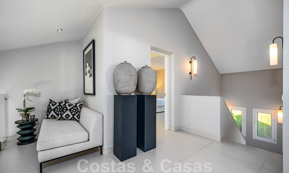 Villa andalouse de luxe prête à être emménagée, à vendre dans un quartier résidentiel sécurisé et fermé de Nueva Andalucia, Marbella 48189