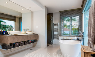 Villa andalouse de luxe prête à être emménagée, à vendre dans un quartier résidentiel sécurisé et fermé de Nueva Andalucia, Marbella 48199 