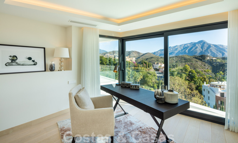 Villa architecturale de luxe à vendre avec vue panoramique sur la mer, dans un quartier résidentiel très convoité de La Quinta, Benahavis - Marbella 47955