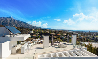 Villa architecturale de luxe à vendre avec vue panoramique sur la mer, dans un quartier résidentiel très convoité de La Quinta, Benahavis - Marbella 47956 