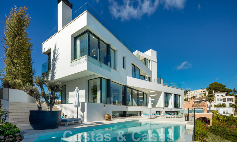 Villa architecturale de luxe à vendre avec vue panoramique sur la mer, dans un quartier résidentiel très convoité de La Quinta, Benahavis - Marbella 47962