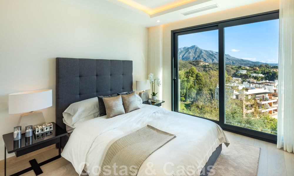 Villa architecturale de luxe à vendre avec vue panoramique sur la mer, dans un quartier résidentiel très convoité de La Quinta, Benahavis - Marbella 47963