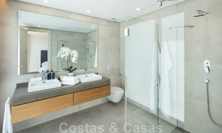 Villa architecturale de luxe à vendre avec vue panoramique sur la mer, dans un quartier résidentiel très convoité de La Quinta, Benahavis - Marbella 47964 