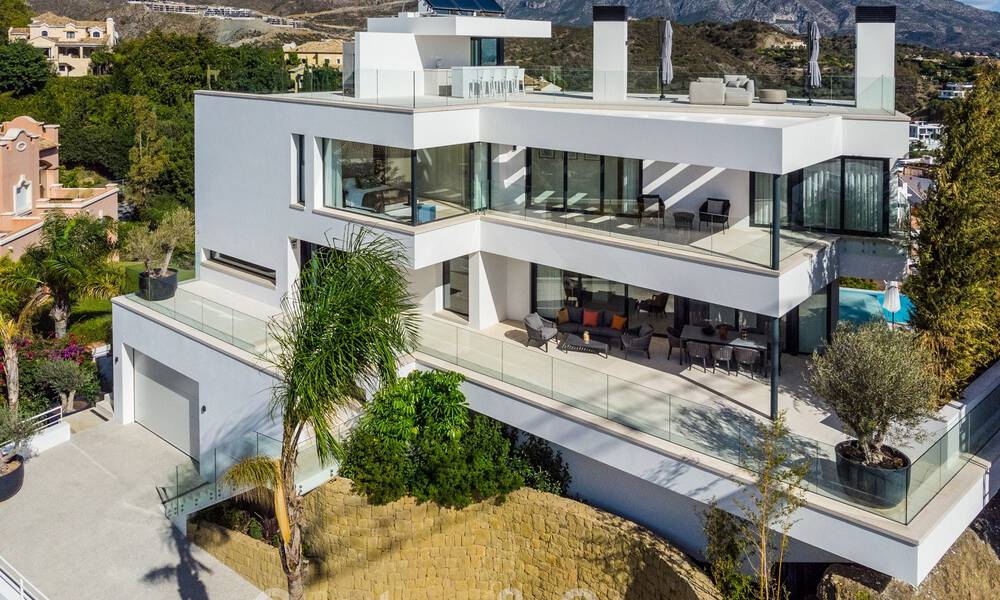 Villa architecturale de luxe à vendre avec vue panoramique sur la mer, dans un quartier résidentiel très convoité de La Quinta, Benahavis - Marbella 47971