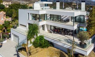 Villa architecturale de luxe à vendre avec vue panoramique sur la mer, dans un quartier résidentiel très convoité de La Quinta, Benahavis - Marbella 47971 