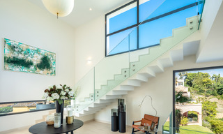 Villa architecturale de luxe à vendre avec vue panoramique sur la mer, dans un quartier résidentiel très convoité de La Quinta, Benahavis - Marbella 47973 