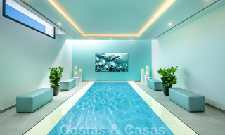 Villa architecturale de luxe à vendre avec vue panoramique sur la mer, dans un quartier résidentiel très convoité de La Quinta, Benahavis - Marbella 47974 