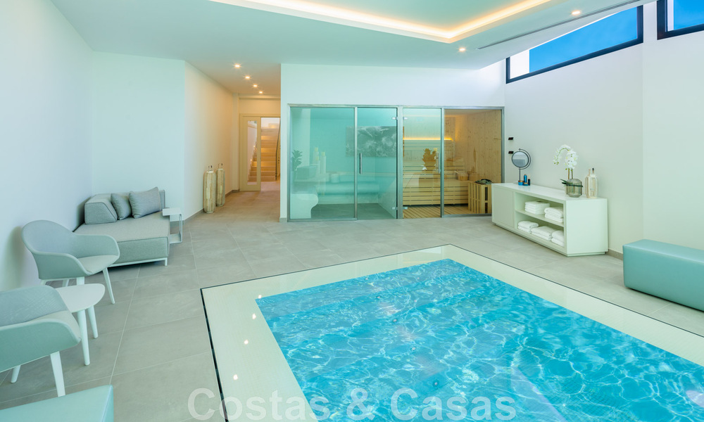 Villa architecturale de luxe à vendre avec vue panoramique sur la mer, dans un quartier résidentiel très convoité de La Quinta, Benahavis - Marbella 47975