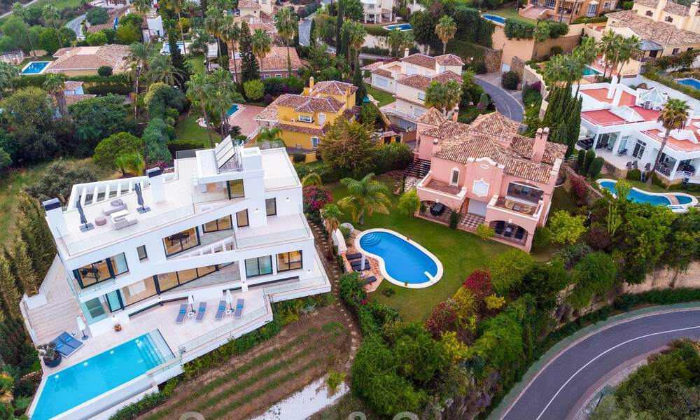 Villa architecturale de luxe à vendre avec vue panoramique sur la mer, dans un quartier résidentiel très convoité de La Quinta, Benahavis - Marbella 47977