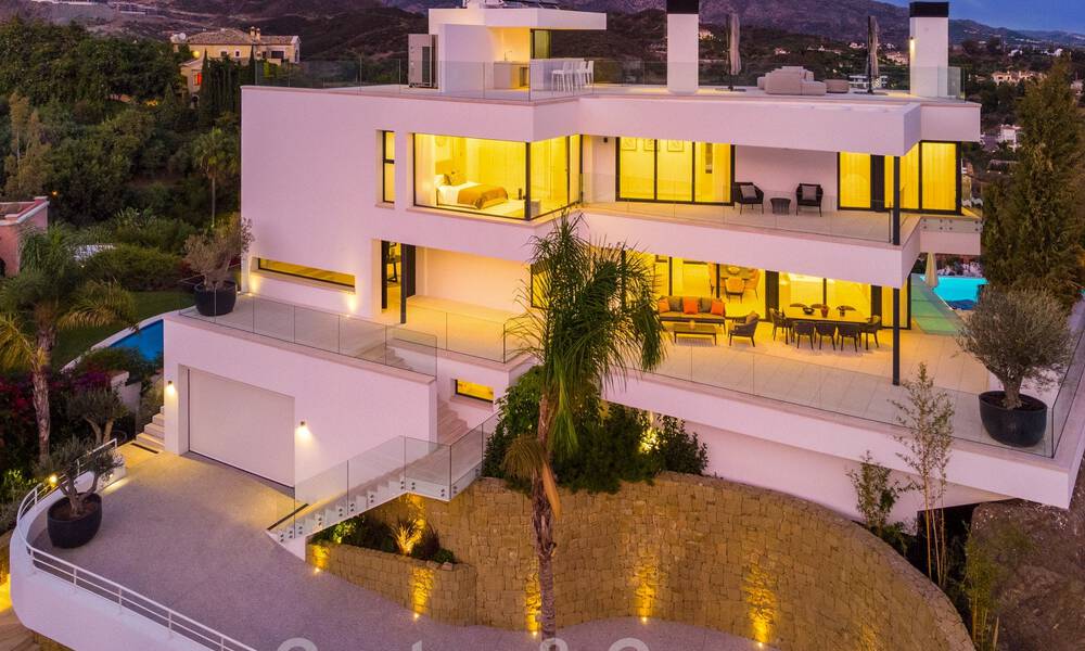 Villa architecturale de luxe à vendre avec vue panoramique sur la mer, dans un quartier résidentiel très convoité de La Quinta, Benahavis - Marbella 47979