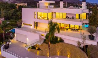 Villa architecturale de luxe à vendre avec vue panoramique sur la mer, dans un quartier résidentiel très convoité de La Quinta, Benahavis - Marbella 47979 
