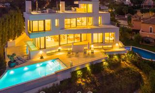 Villa architecturale de luxe à vendre avec vue panoramique sur la mer, dans un quartier résidentiel très convoité de La Quinta, Benahavis - Marbella 47984 