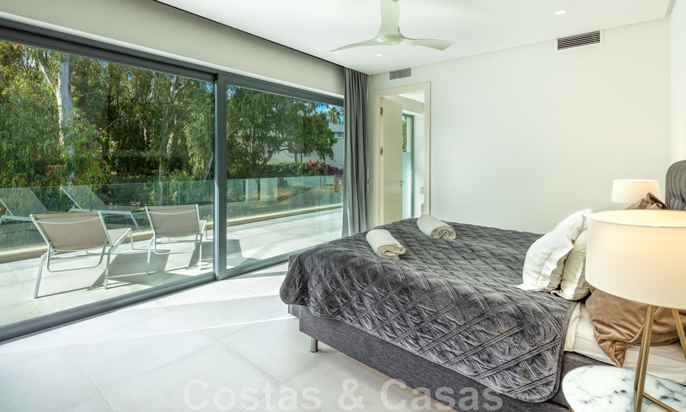 Villa boutique individuelle à vendre, entourée de verdure, dans une communauté privée fermée au nouveau Golden Mile, entre Marbella et Estepona 47820