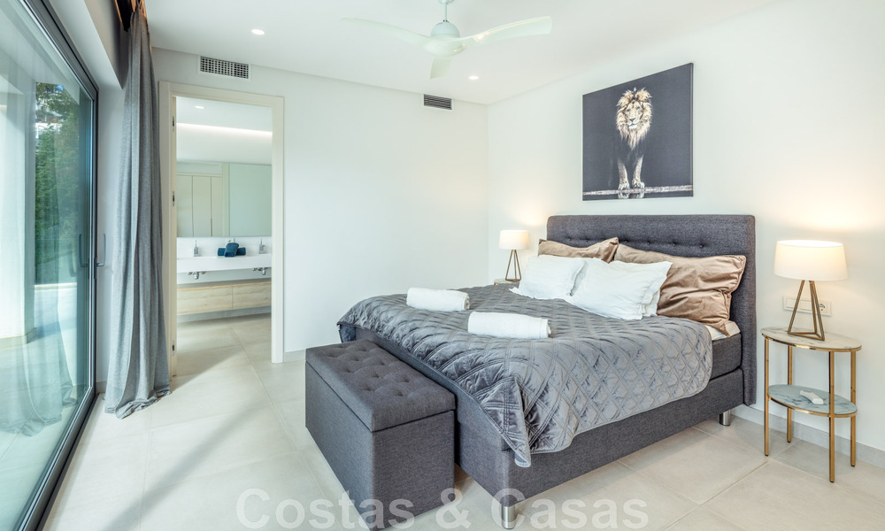 Villa boutique individuelle à vendre, entourée de verdure, dans une communauté privée fermée au nouveau Golden Mile, entre Marbella et Estepona 47821