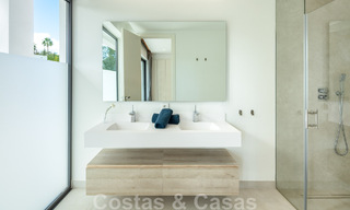 Villa boutique individuelle à vendre, entourée de verdure, dans une communauté privée fermée au nouveau Golden Mile, entre Marbella et Estepona 47822 