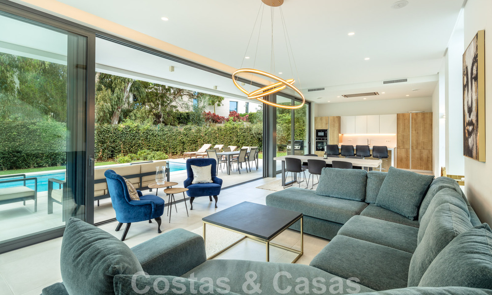 Villa boutique individuelle à vendre, entourée de verdure, dans une communauté privée fermée au nouveau Golden Mile, entre Marbella et Estepona 47824