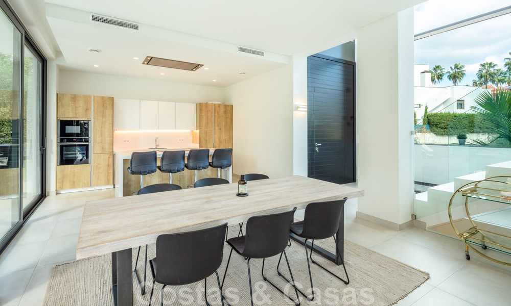 Villa boutique individuelle à vendre, entourée de verdure, dans une communauté privée fermée au nouveau Golden Mile, entre Marbella et Estepona 47826