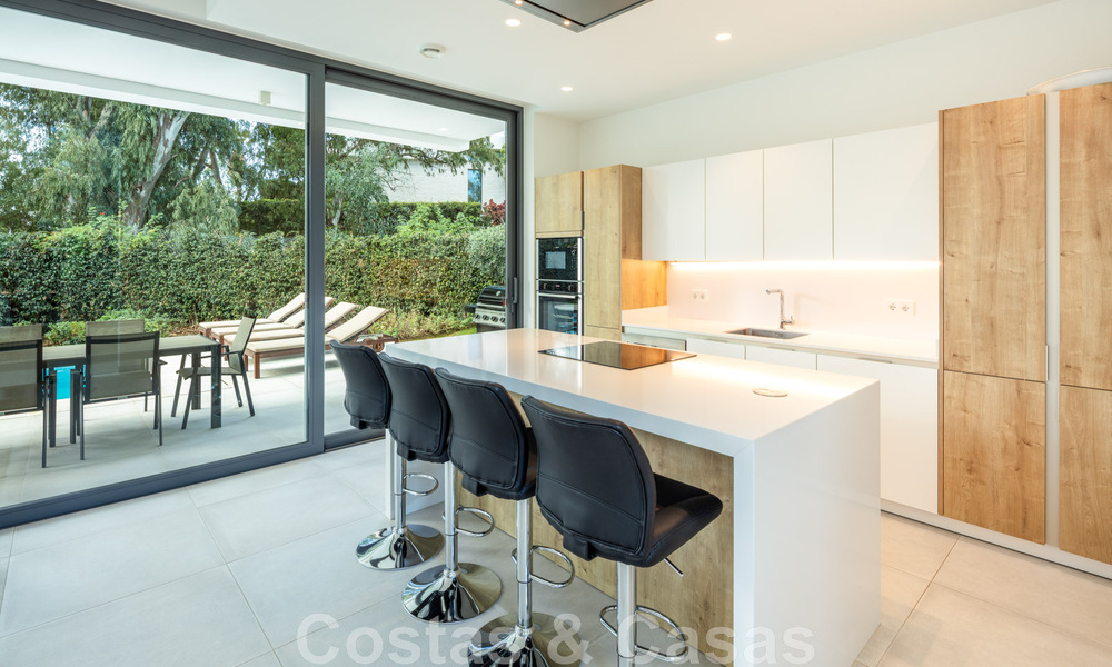 Villa boutique individuelle à vendre, entourée de verdure, dans une communauté privée fermée au nouveau Golden Mile, entre Marbella et Estepona 47827