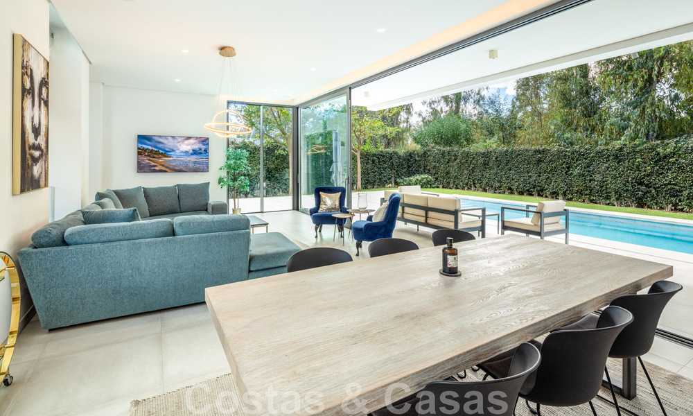 Villa boutique individuelle à vendre, entourée de verdure, dans une communauté privée fermée au nouveau Golden Mile, entre Marbella et Estepona 47828