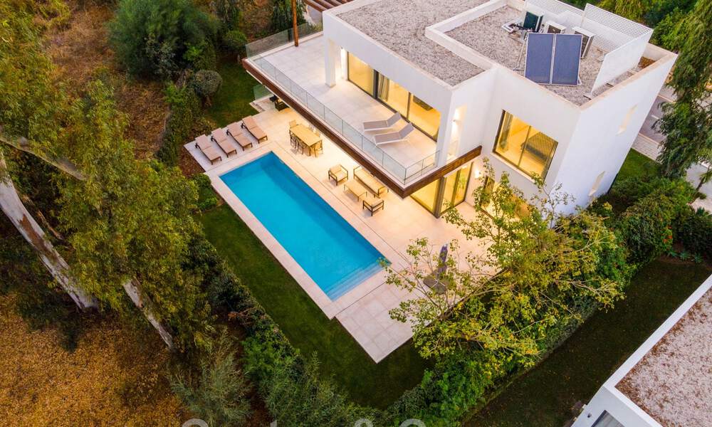 Villa boutique individuelle à vendre, entourée de verdure, dans une communauté privée fermée au nouveau Golden Mile, entre Marbella et Estepona 47834