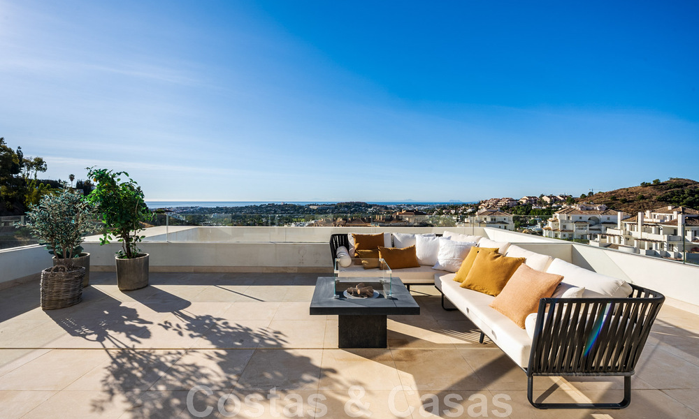 Vente d'un penthouse moderne, prêt à emménager, avec vue sur la mer, dans un complexe moderne de Nueva Andalucia, Marbella 47890