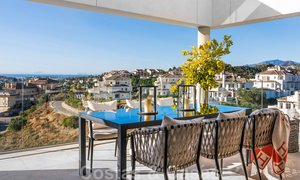 Vente d'un penthouse moderne, prêt à emménager, avec vue sur la mer, dans un complexe moderne de Nueva Andalucia, Marbella 47908