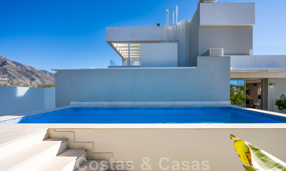 Vente d'un penthouse moderne, prêt à emménager, avec vue sur la mer, dans un complexe moderne de Nueva Andalucia, Marbella 47911