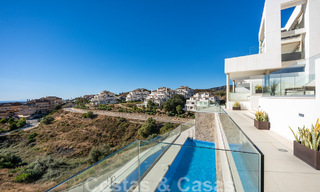 Vente d'un penthouse moderne, prêt à emménager, avec vue sur la mer, dans un complexe moderne de Nueva Andalucia, Marbella 47919 