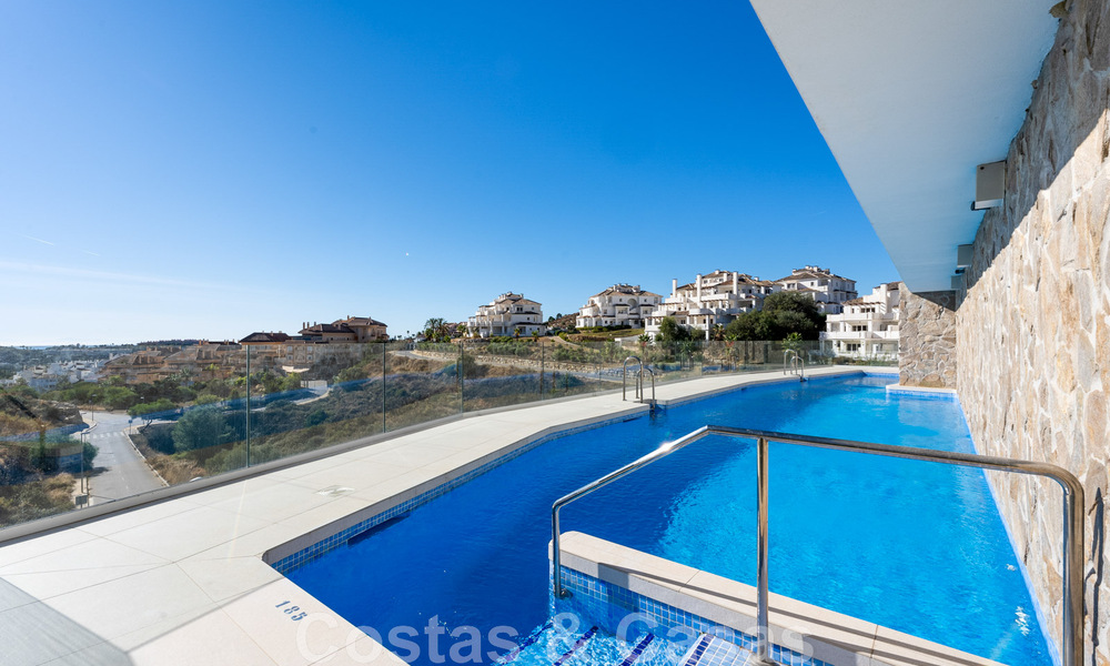 Vente d'un penthouse moderne, prêt à emménager, avec vue sur la mer, dans un complexe moderne de Nueva Andalucia, Marbella 47920