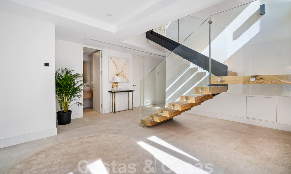 Villa moderne de construction récente avec piscine à débordement et vue panoramique sur la mer à vendre à l'est du centre de Marbella 51919