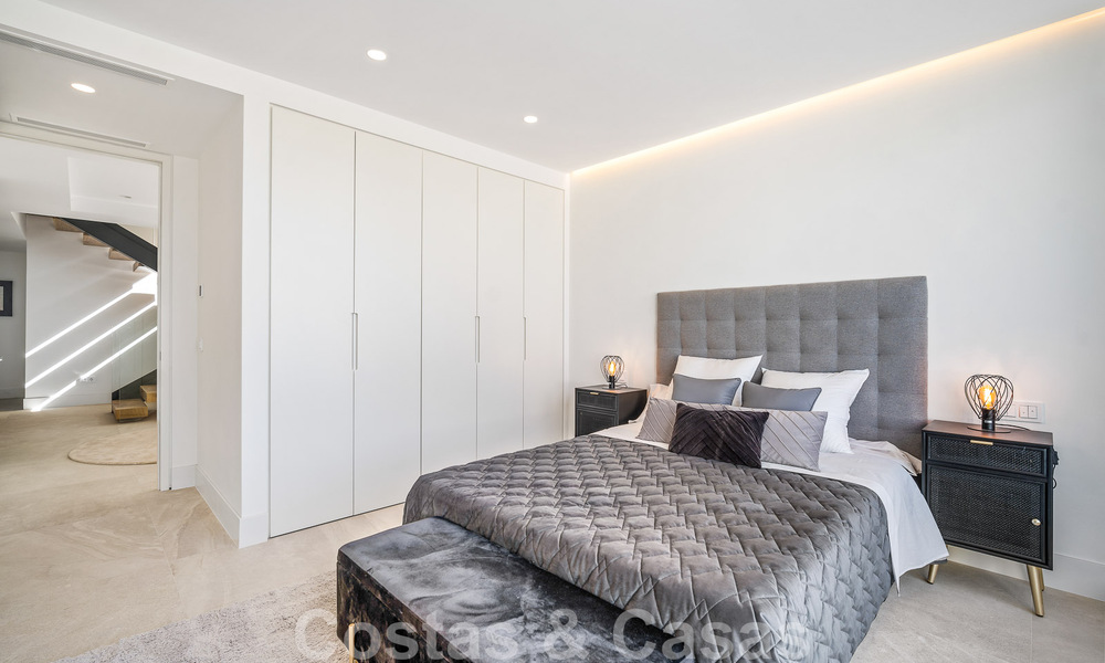 Villa moderne de construction récente avec piscine à débordement et vue panoramique sur la mer à vendre à l'est du centre de Marbella 51920