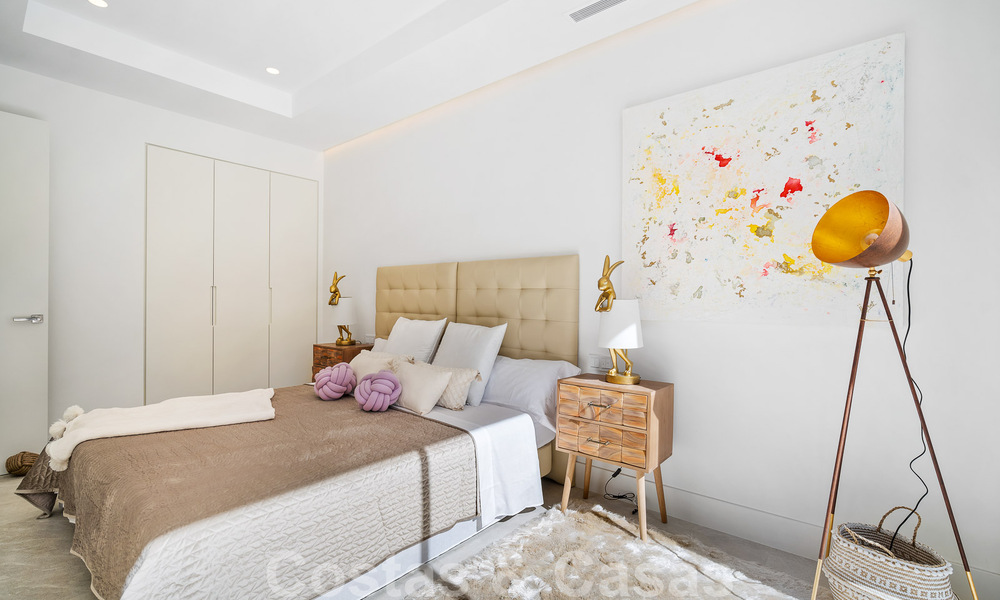 Villa moderne de construction récente avec piscine à débordement et vue panoramique sur la mer à vendre à l'est du centre de Marbella 51921