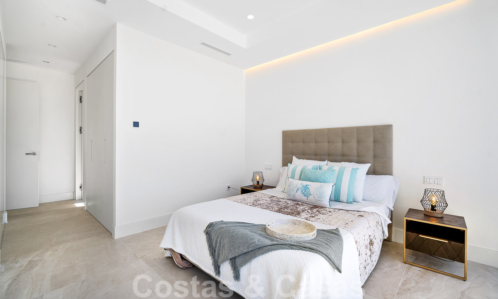 Villa moderne de construction récente avec piscine à débordement et vue panoramique sur la mer à vendre à l'est du centre de Marbella 51925