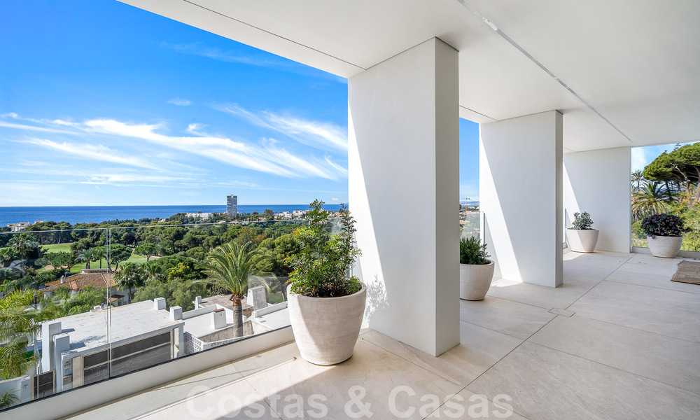 Villa moderne de construction récente avec piscine à débordement et vue panoramique sur la mer à vendre à l'est du centre de Marbella 51930
