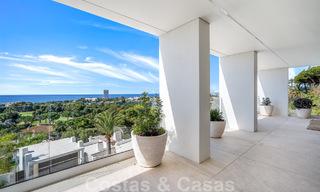 Villa moderne de construction récente avec piscine à débordement et vue panoramique sur la mer à vendre à l'est du centre de Marbella 51930 