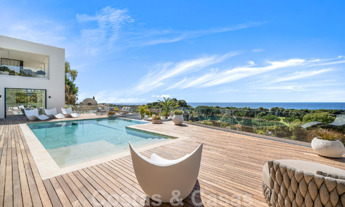 Villa moderne de construction récente avec piscine à débordement et vue panoramique sur la mer à vendre à l'est du centre de Marbella 51940