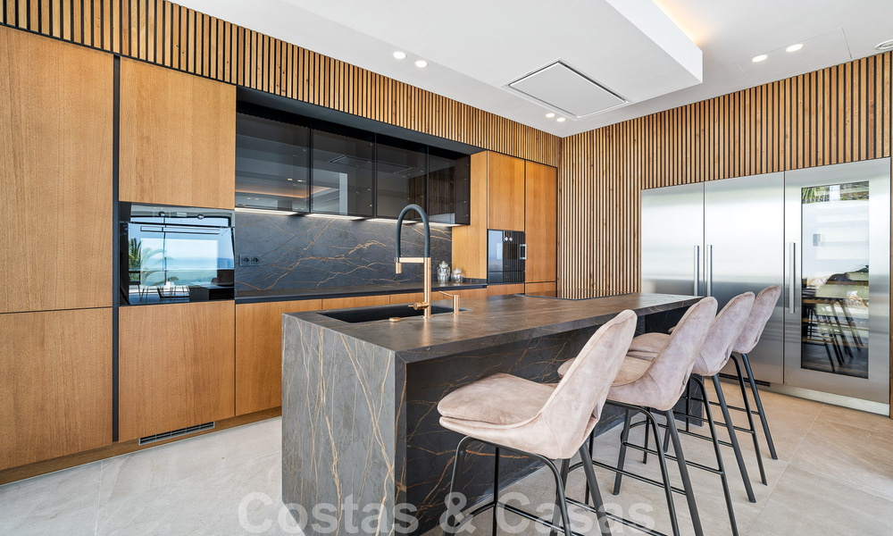 Villa moderne de construction récente avec piscine à débordement et vue panoramique sur la mer à vendre à l'est du centre de Marbella 51943