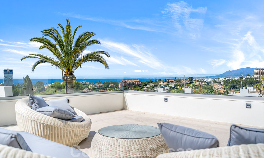 Villa moderne de construction récente avec piscine à débordement et vue panoramique sur la mer à vendre à l'est du centre de Marbella 51945