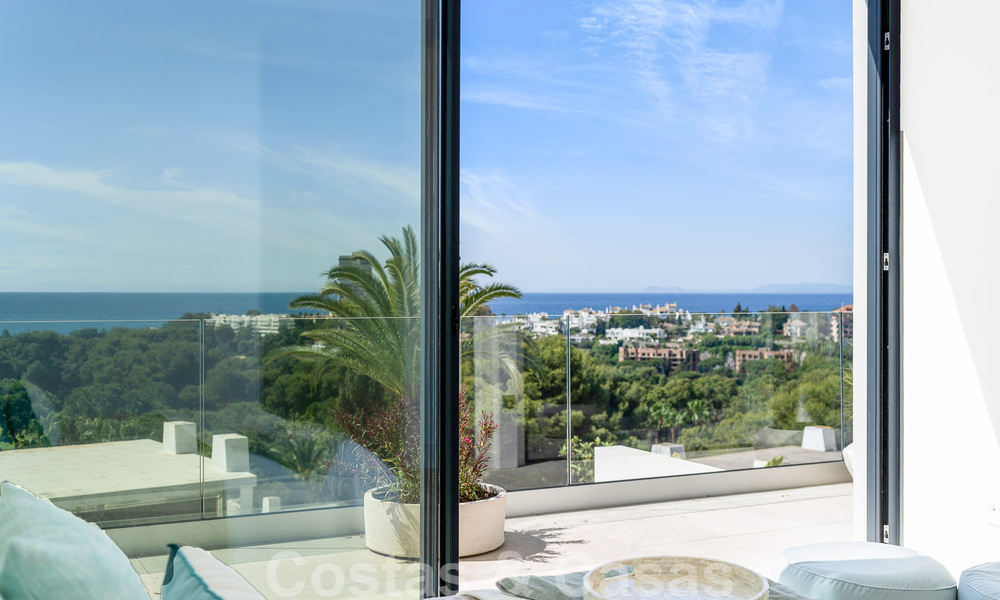 Villa moderne de construction récente avec piscine à débordement et vue panoramique sur la mer à vendre à l'est du centre de Marbella 51949