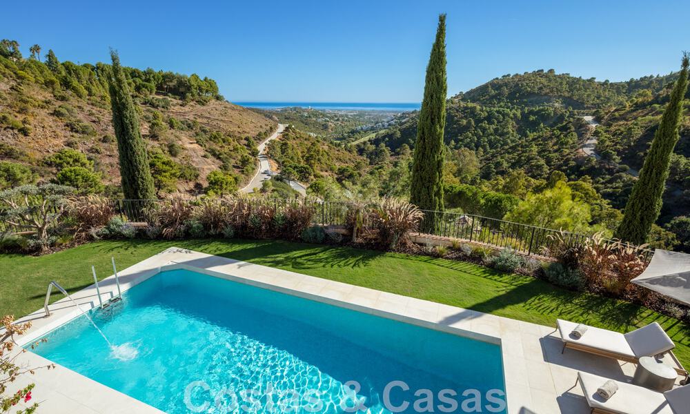 Exquise villa de luxe à vendre dans un style méditerranéen avec un design contemporain dans une position élevée à El Madroñal, Benahavis - Marbella 48120