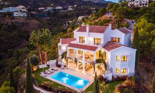 Exquise villa de luxe à vendre dans un style méditerranéen avec un design contemporain dans une position élevée à El Madroñal, Benahavis - Marbella 48131 