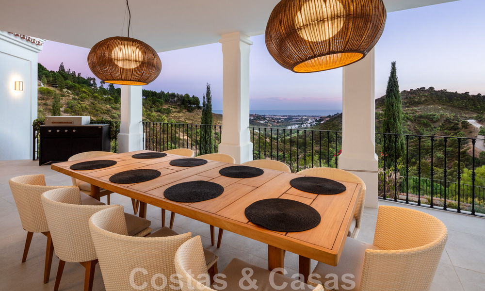 Exquise villa de luxe à vendre dans un style méditerranéen avec un design contemporain dans une position élevée à El Madroñal, Benahavis - Marbella 48133