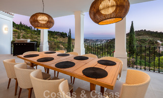 Exquise villa de luxe à vendre dans un style méditerranéen avec un design contemporain dans une position élevée à El Madroñal, Benahavis - Marbella 48133 